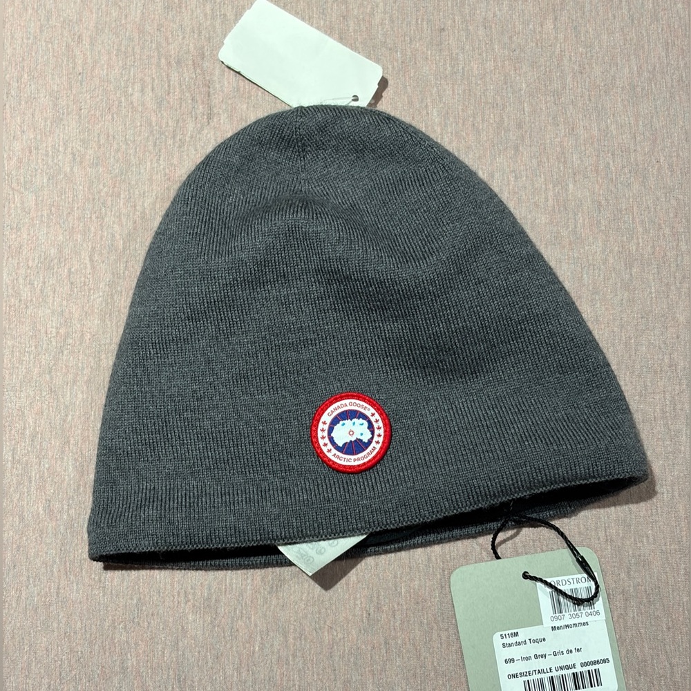 NWT CANADA GOOSE BEANIE/TOQUE